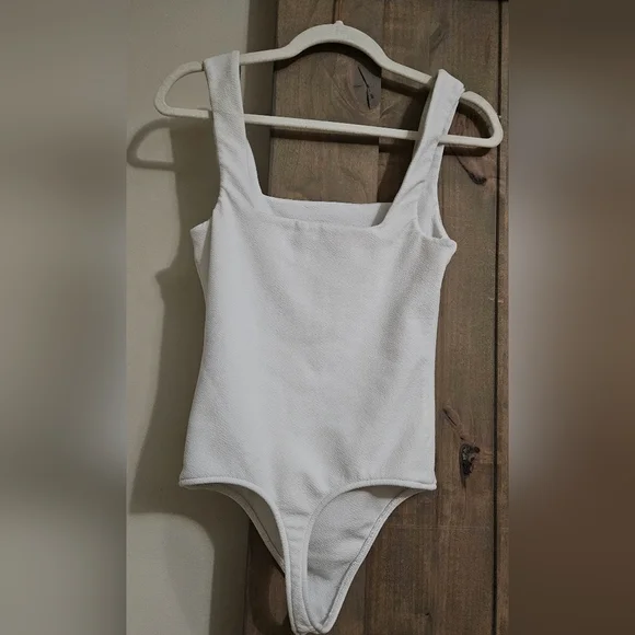 SHOW ME YOUR MUMU Dory Bodysuit in White. Size Medium - Picture 9 of 12